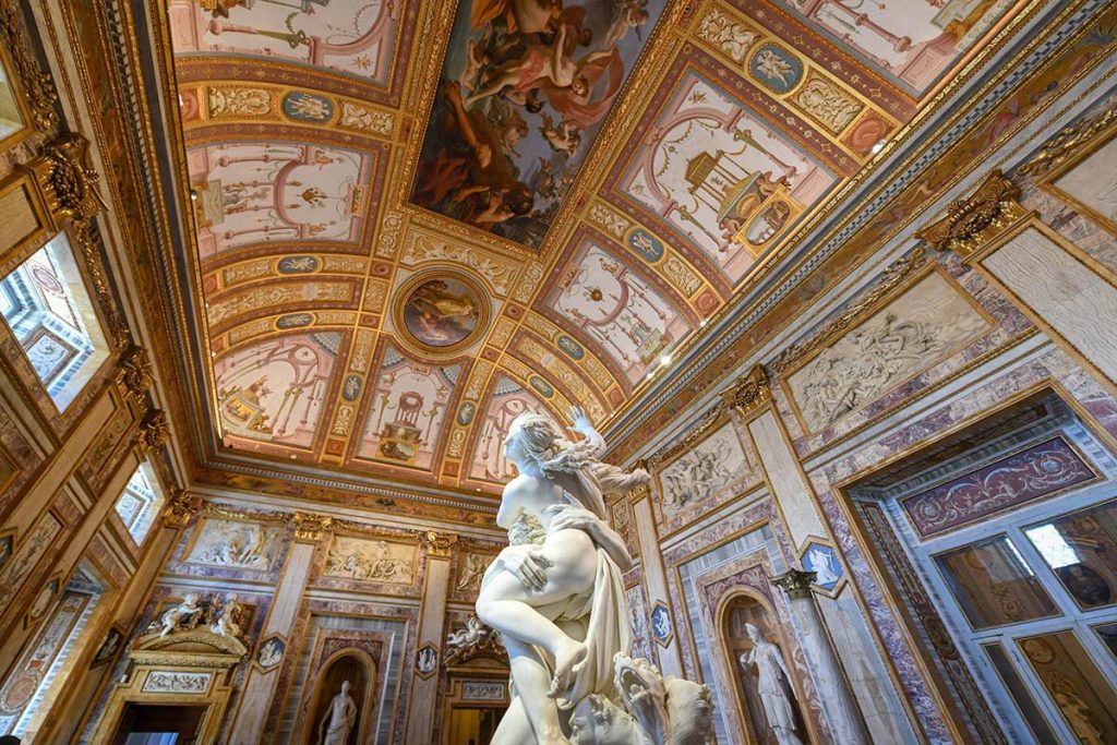 Skulptur der Entführung der Proserpina in der Galleria Borghese, Rom