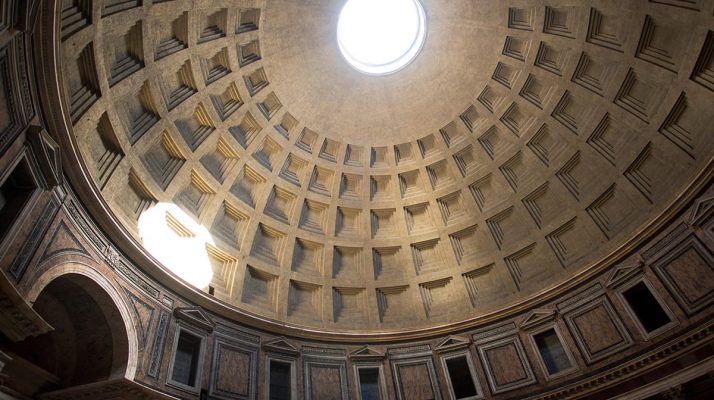 Sonnenstrahlen des Oculus des Pantheons in Rom