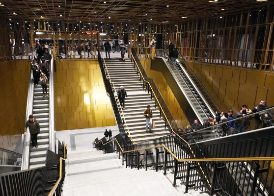 Zentrale vertikale Erschließungsstruktur der Metrostation Colosseo - Fori Imperiali