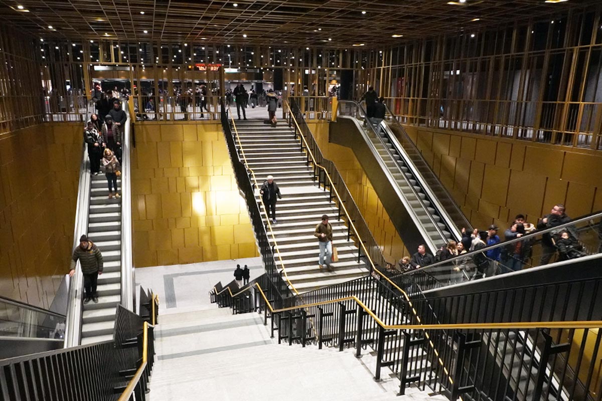 Zentrale vertikale Erschließungsstruktur der Metrostation Colosseo - Fori Imperiali
